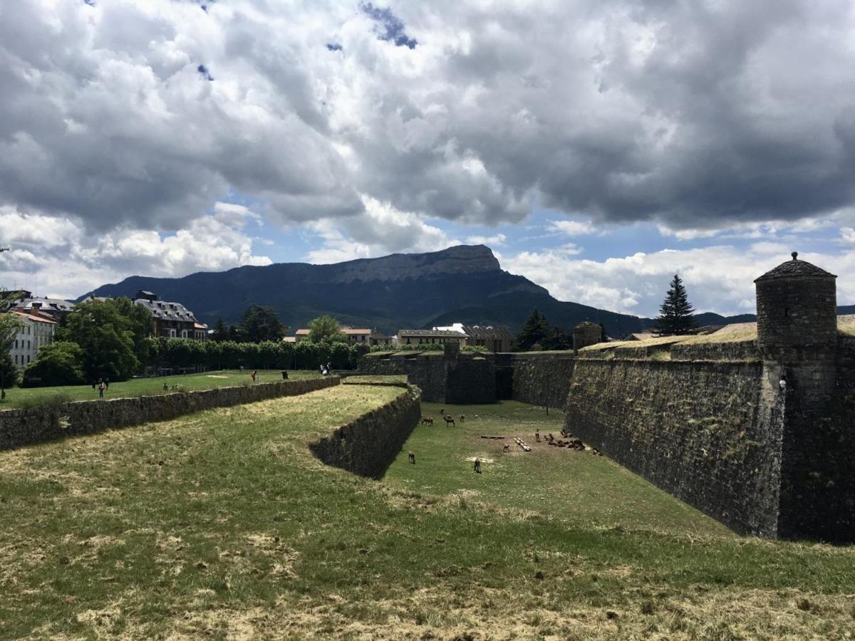 La Martina, Parking Incluido Lägenhet Jaca Exteriör bild